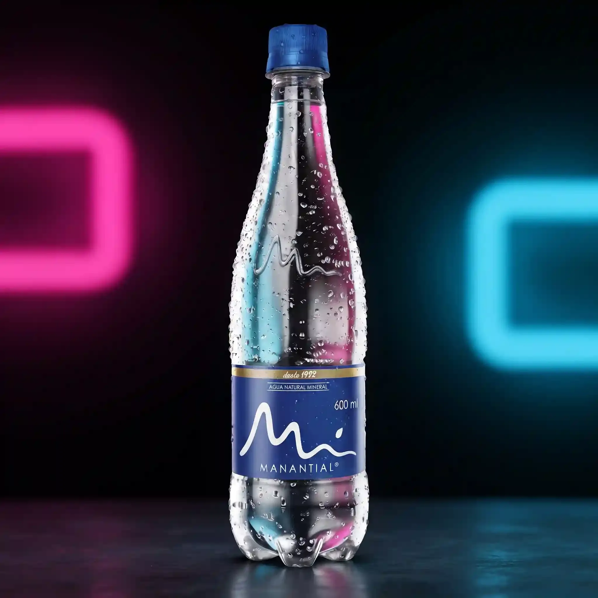 Agua — estanquillo de Hermanos Drinks, cervezas y bebidas
